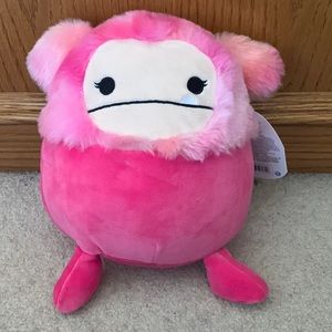 8” caparinne Bigfoot squishmallow!